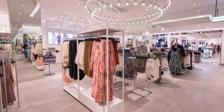 cửa hàng thương hiệu thời trang nhanh H&M