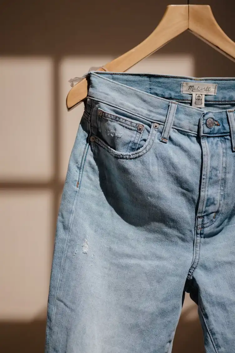 Quần jeans xanh cơ bản